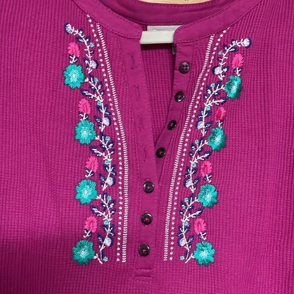 Woman Within size 3X (30/32) hot pink floral stitching Henley waffle knit top - Picture 2 of 5